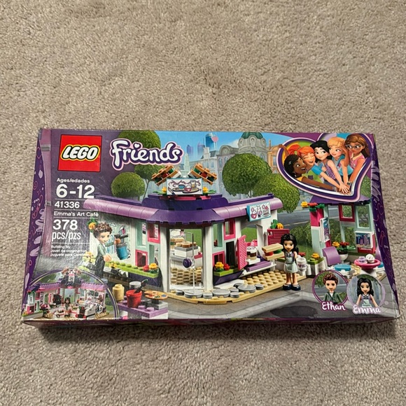 Lego Friends Emma’s Art Cafe - Picture 1 of 5